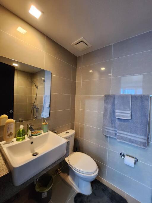Cosy Executive 1 Bedroom Uptown Parksuites Ultra Fast Internet Manila Exterior foto