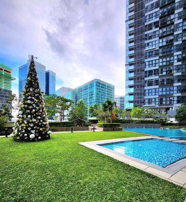 Cosy Executive 1 Bedroom Uptown Parksuites Ultra Fast Internet Manila Exterior foto